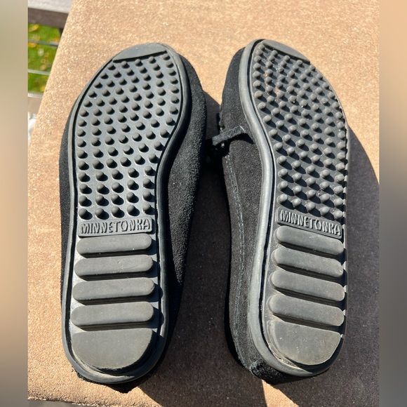 Unique & rare Howl at moon Minnetonka Moccasin size 6 used for photo shoot - Picture 5 of 5